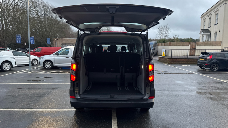 Ford Tourneo Custom 320 L2 Diesel Fwd 2.0 EcoBlue 136ps H1 Zetec 8 seater Auto